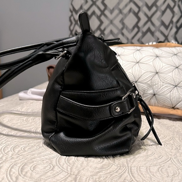 PAYLESS SHOESOURCE BLACK BAG. - Picture 4 of 7